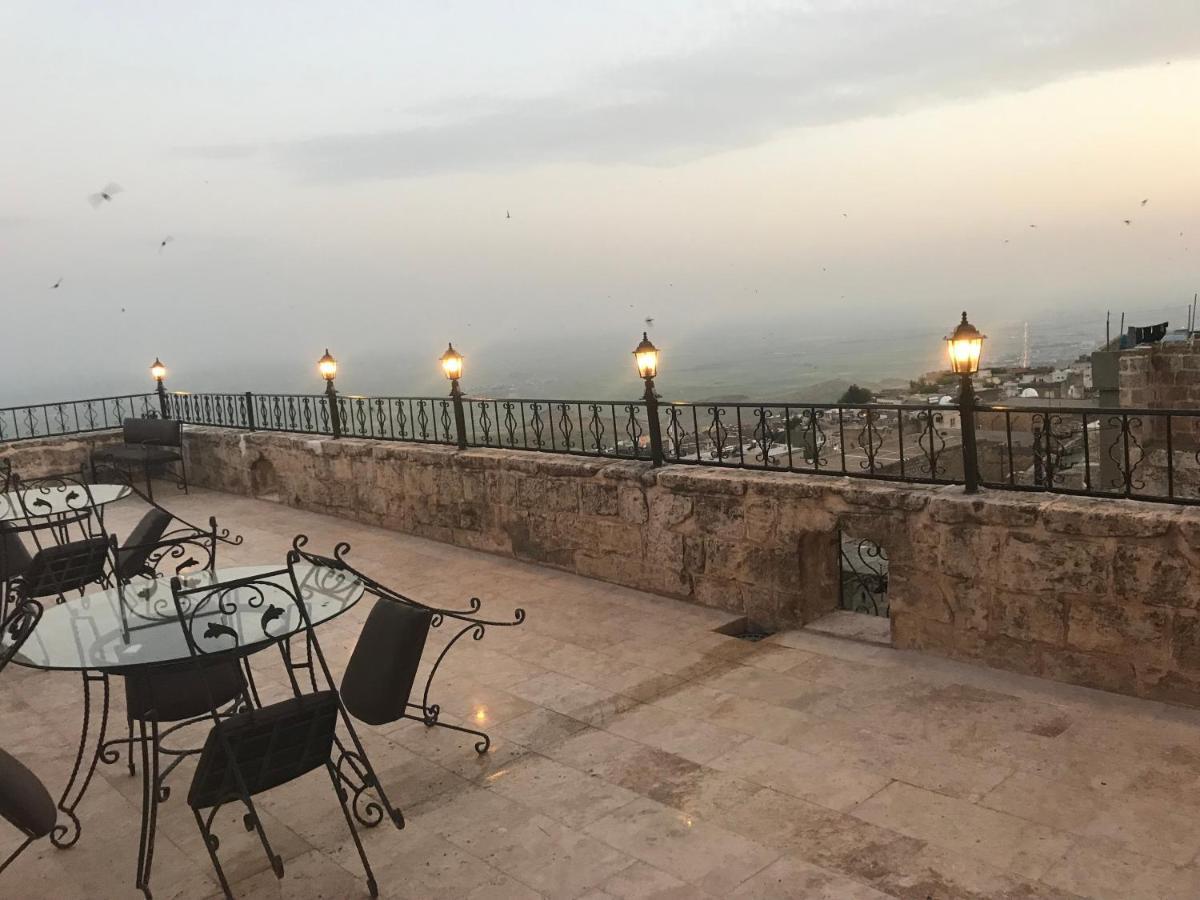 Kasr-i Abbas Hotel *